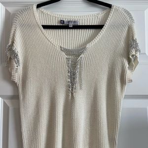 White short sleeve sweater with silver chains